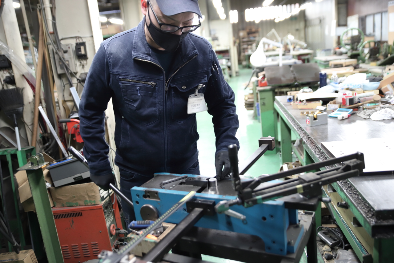 トムソン型製作の現場作業